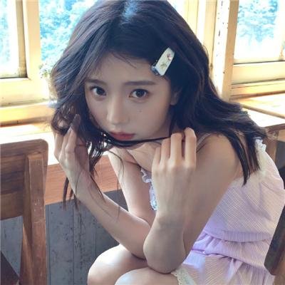 蓝色嘴巴的脸
